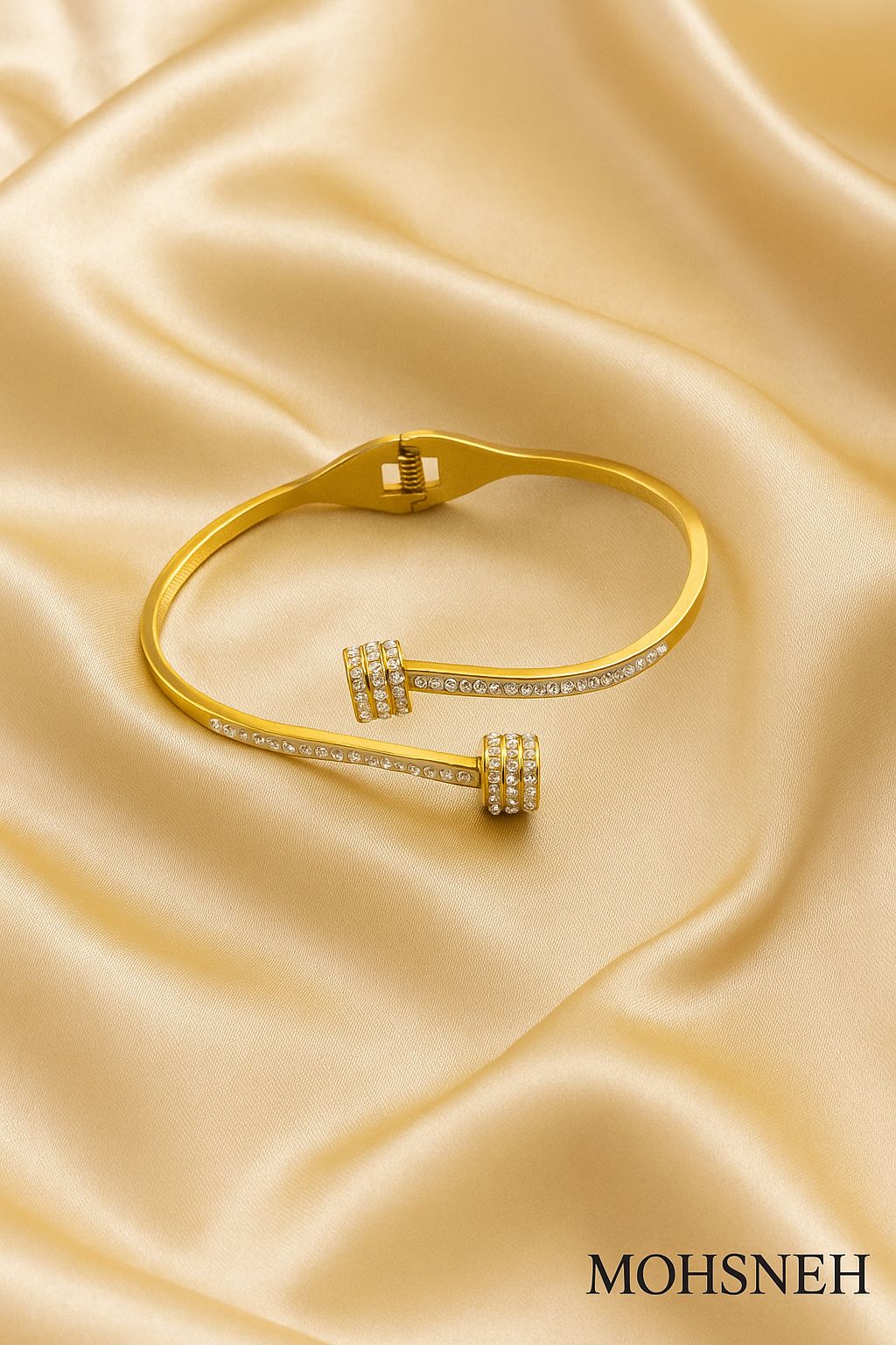 Eterna Hand Bracelet – Timeless Beauty on Your Wrist