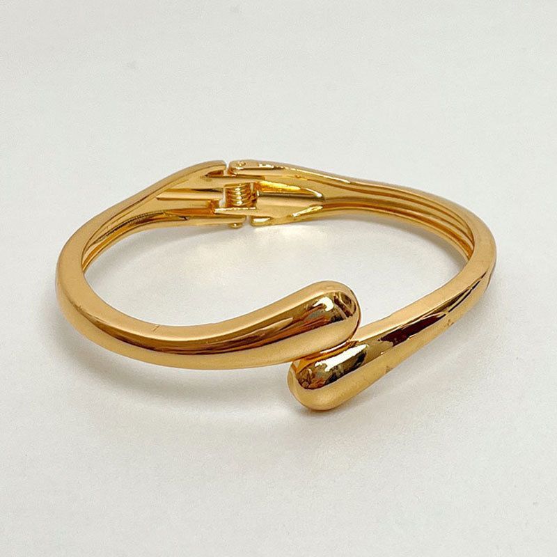 Radiant Mohsneh Anti-Tarnish Bracelet – Timeless Shine, Eternal Grace